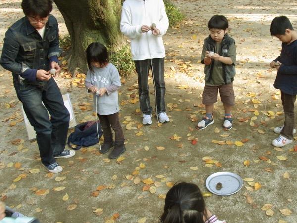 コマまわし無料体験（2010.11.28　in蚕糸の森公園）